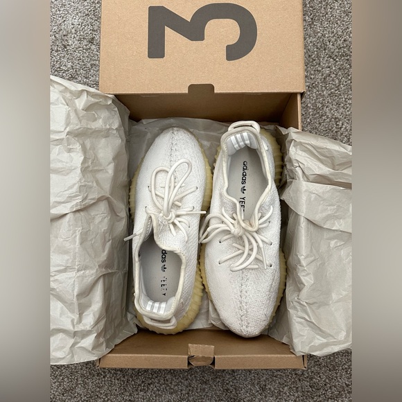 Yeezy Boost 350 V2 in “Cream White” - Picture 2 of 5